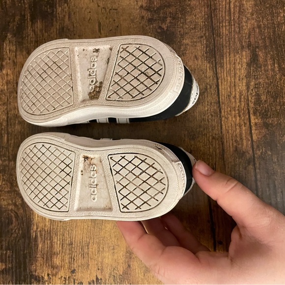Adidas toddler shoe - Picture 3 of 5